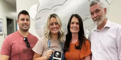 Gest&oacute; a su nieta