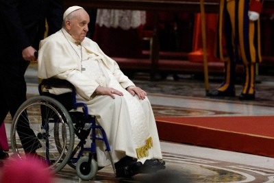 Francisco pidi&oacute; por los ni&ntilde;os que sufren