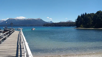 Una turista muri&oacute; ahogada en el lago Nahuel Huapi al arrojarse para recuperar una pelota de su perro