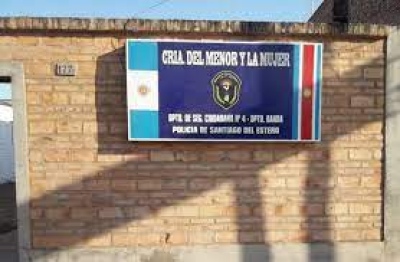 Un polic&iacute;a golpe&oacute; y asfixi&oacute; a su pareja porque ella le pidi&oacute; plata para comprar pa&ntilde;ales