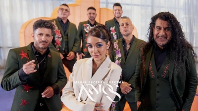 Mar&iacute;a Becerra dice "Adi&oacute;s" junto a R&aacute;faga