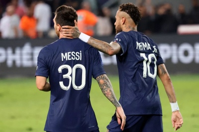 Los hinchas del PSG protestaron y pidieron la salida de Messi y Neymar