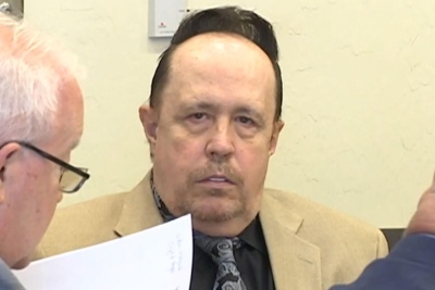 Video: Un hombre condenado a pena de muerte golpe&oacute; a su abogado en medio de la sentencia