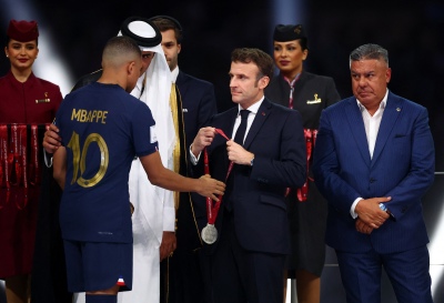 El palito que le tir&oacute; Chiqui Tapia a Mbapp&eacute; tras la consagraci&oacute;n de Uruguay en el Sub 20