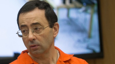 Apu&ntilde;alaron en la c&aacute;rcel a Larry Nassar, el m&eacute;dico que abuso a m&aacute;s de 100 gimnastas