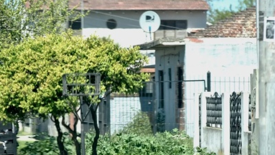 Muri&oacute; un beb&eacute; de 6 meses tras ser aplastado por una reja en el patio de su casa