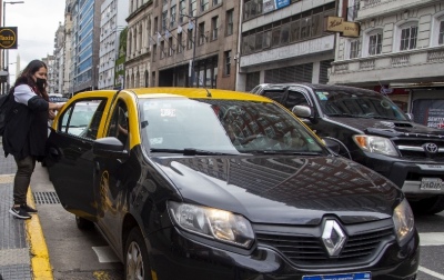 Aumentan los taxis porte&ntilde;os: &iquest;Cu&aacute;nto costar&aacute; la ficha y la bajada de bandera?