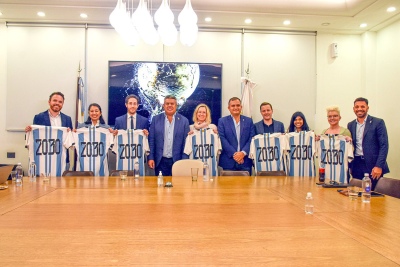 Tapia recibi&oacute; a una comitiva de la FIFA que observ&oacute; estadios de cara al Mundial 2030