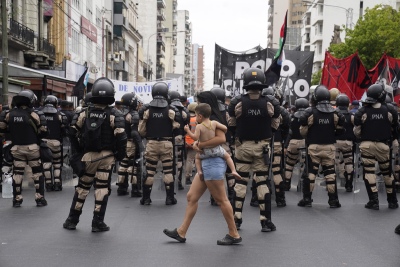 Protesta piquetera en Avellaneda: operativo para evitar corte del Puente Pueyrred&oacute;n