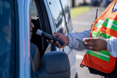 Conductor en Mendoza enfrenta millonaria multa por conducir ebrio