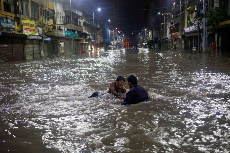 Pakistán: más de 300 muertos y miles de casas destruidas por un temporal