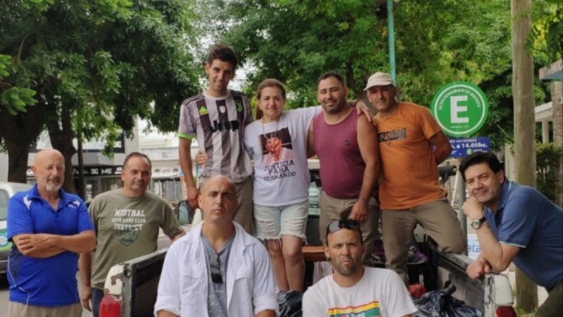 Los padres de Fernando Báez Sosa reparten las donaciones