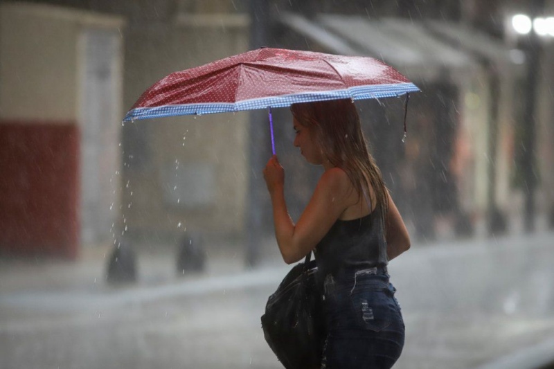 Después de tanto calor, llegan las lluvias y baja la temperatura en el AMBA
