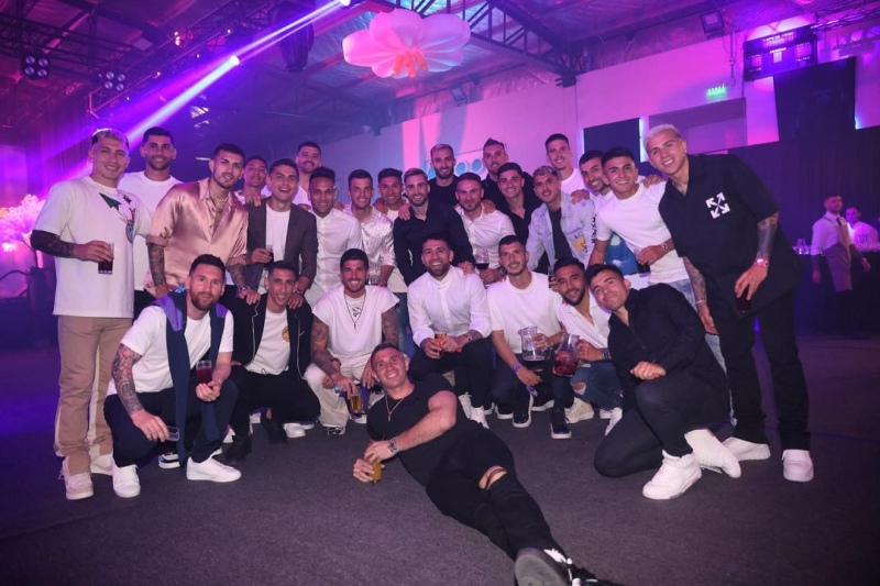 La Selección disfrutó de otra noche de música, baile y festejos