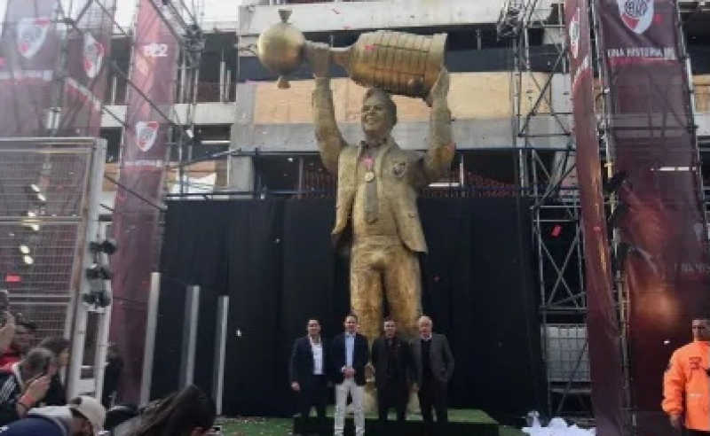 Rodolfo D’Onofrio criticó la estatua de Gallardo: “No lo podía creer”