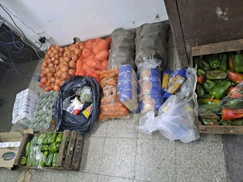 La cocinera y la portera de una escuela fueron detenidas por ¡robarse la comida!