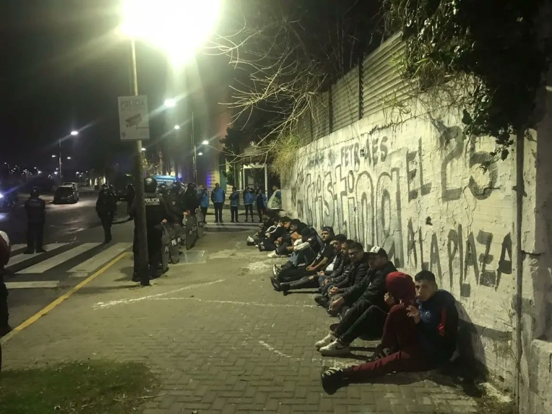 Incidentes entre hinchas de Boca y Colo-Colo después del partido: Video