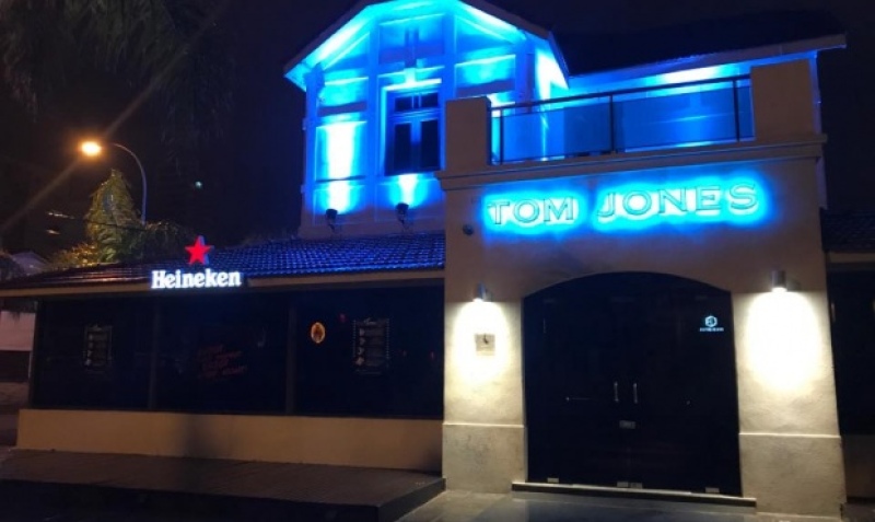 Brutal golpiza a la salida de un boliche de Necochea: Video