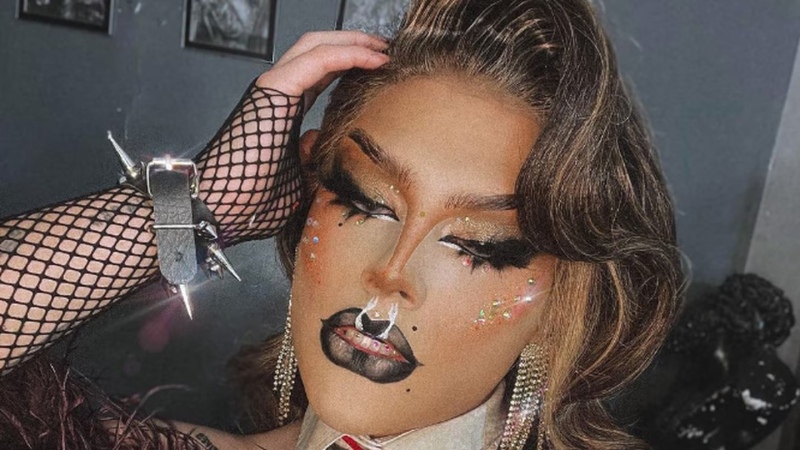 Susto: A una Drag Queen se le incendió la peluca en pleno show