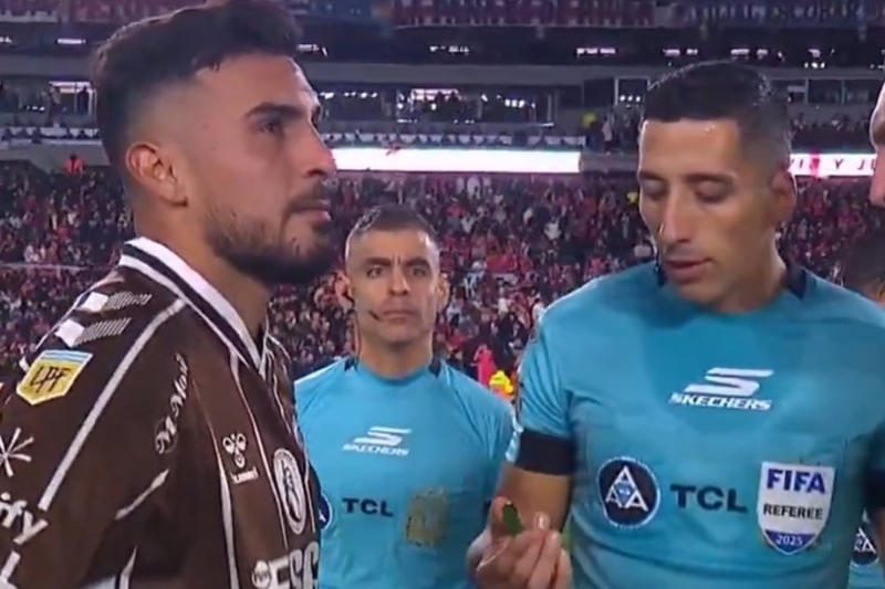 Viral: el capitán de Platense ignoró al árbitro en el sorteo de penales